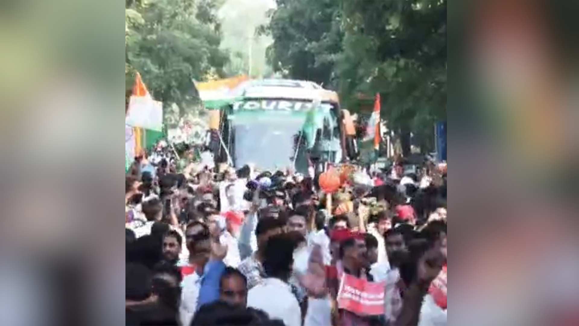 INDIA bloc leaders march to Supreme Court; to sign petition against SIR ...