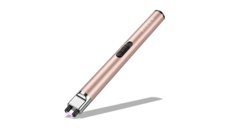 14 well-rated USB-C gadgets that would be useful for seniors