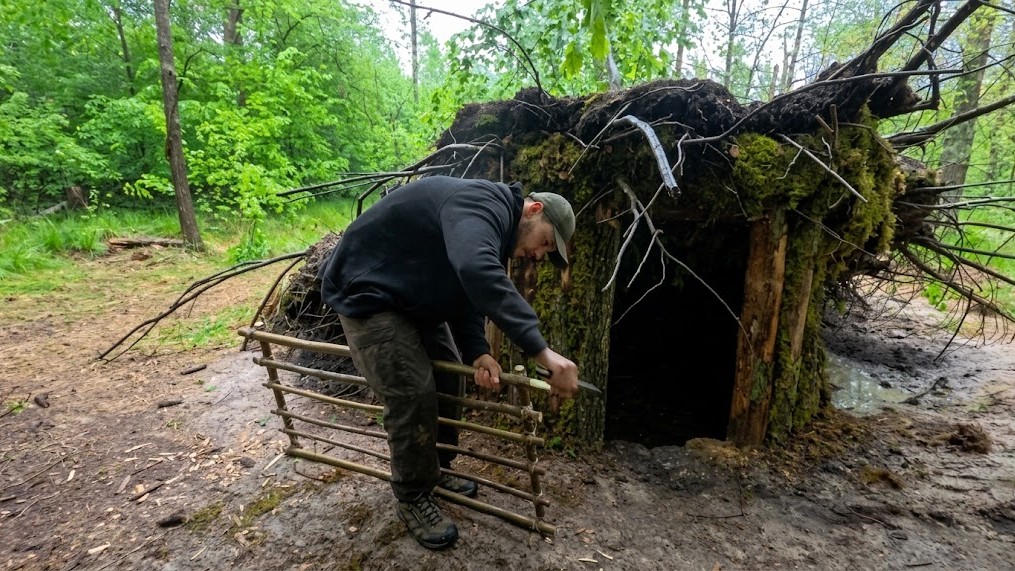 Making use of nature to build a hidden forest shelter