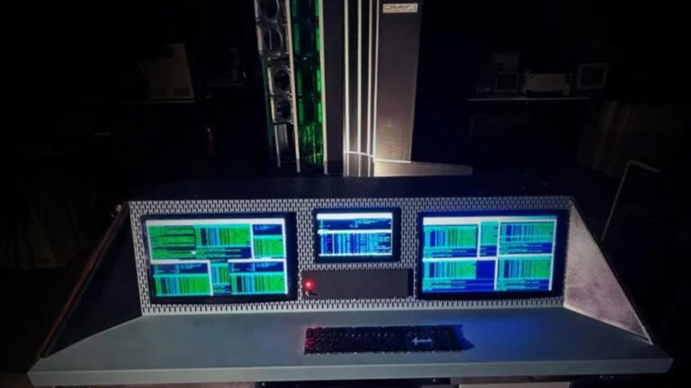 Museum pays tribute to Apple with a Cray-1 supercomputer made of 30 ...