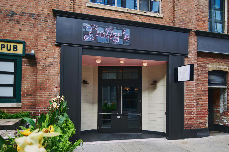 Toronto’s new country bar has pizza, cocktails on tap and line-dancing ...