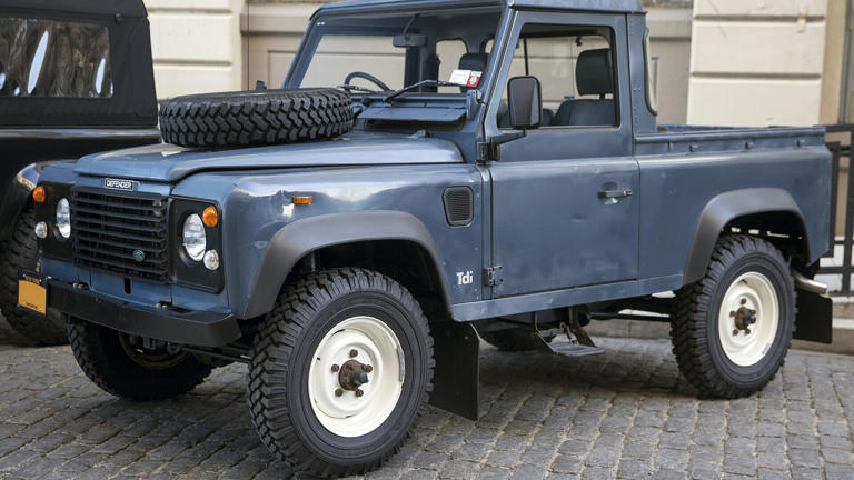 John Mayer’s PRS Silver Sky is getting defender paint because of course ...