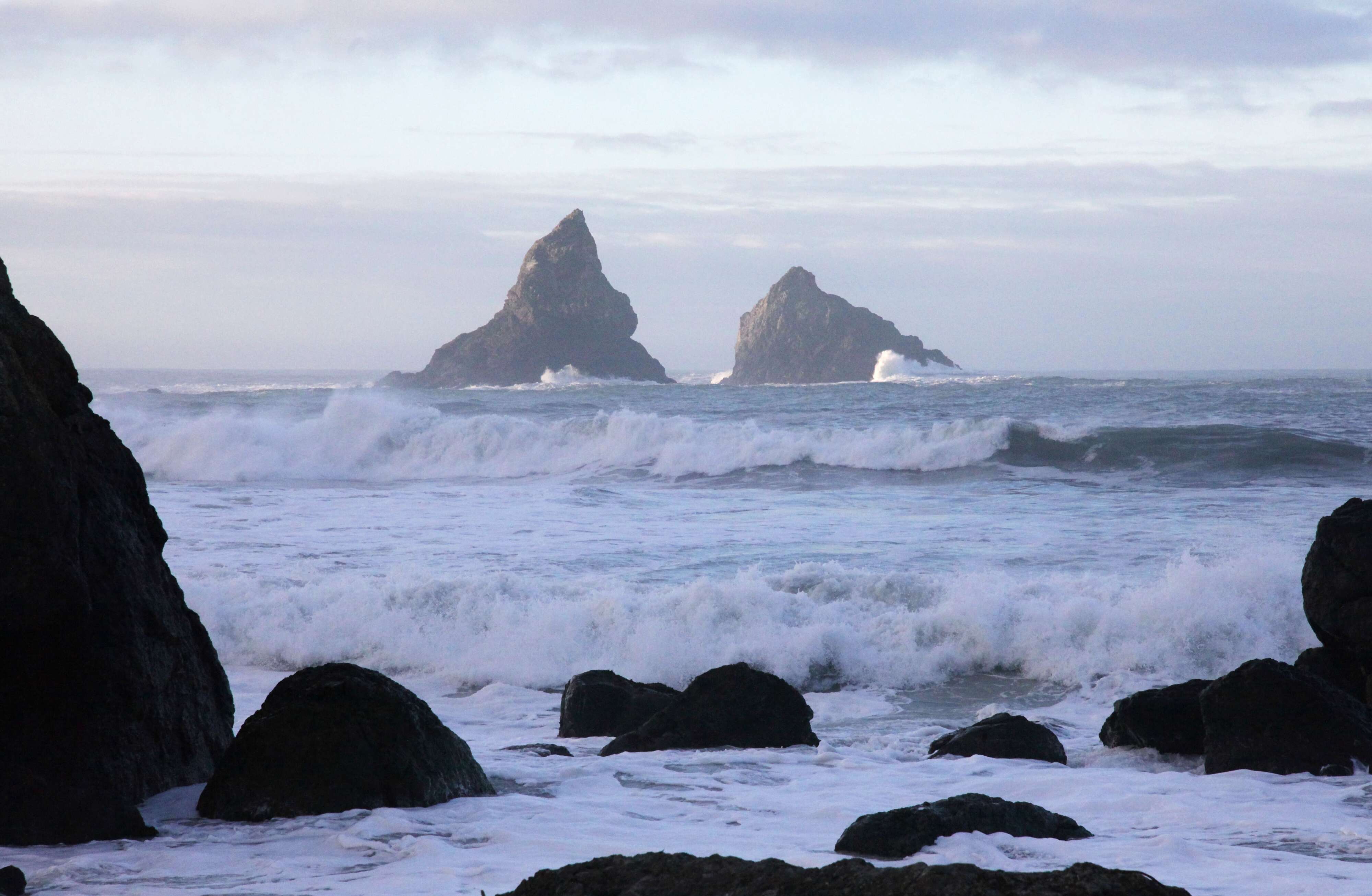 Oregon coast sees moderate risk of sneaker waves Monday afternoon