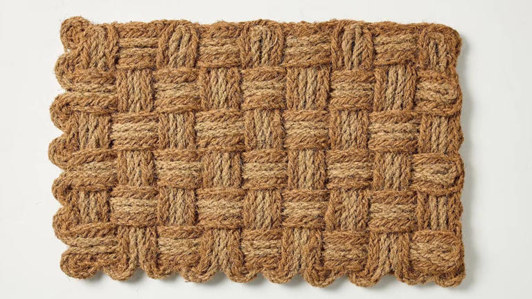 Joanna Gaines’ 'gorgeous' $21 braided doormat adds cozy fall charm to ...
