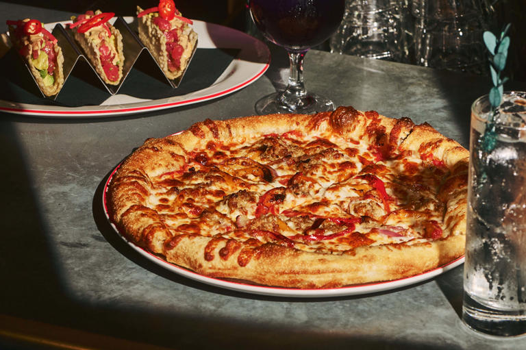 Toronto’s new country bar has pizza, cocktails on tap and line-dancing ...