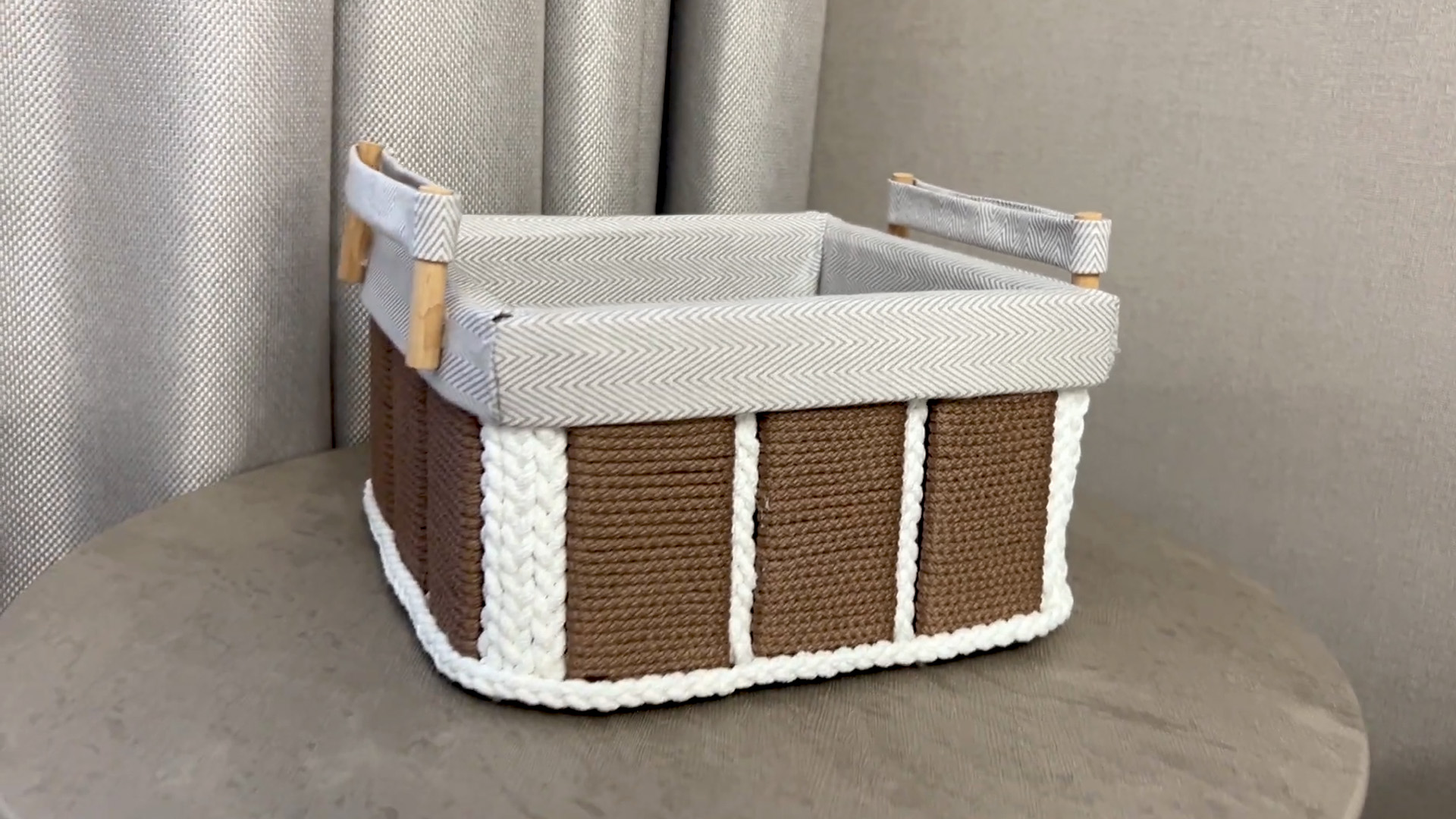 Clever DIY craft idea using clothesline rope and cardboard boxes