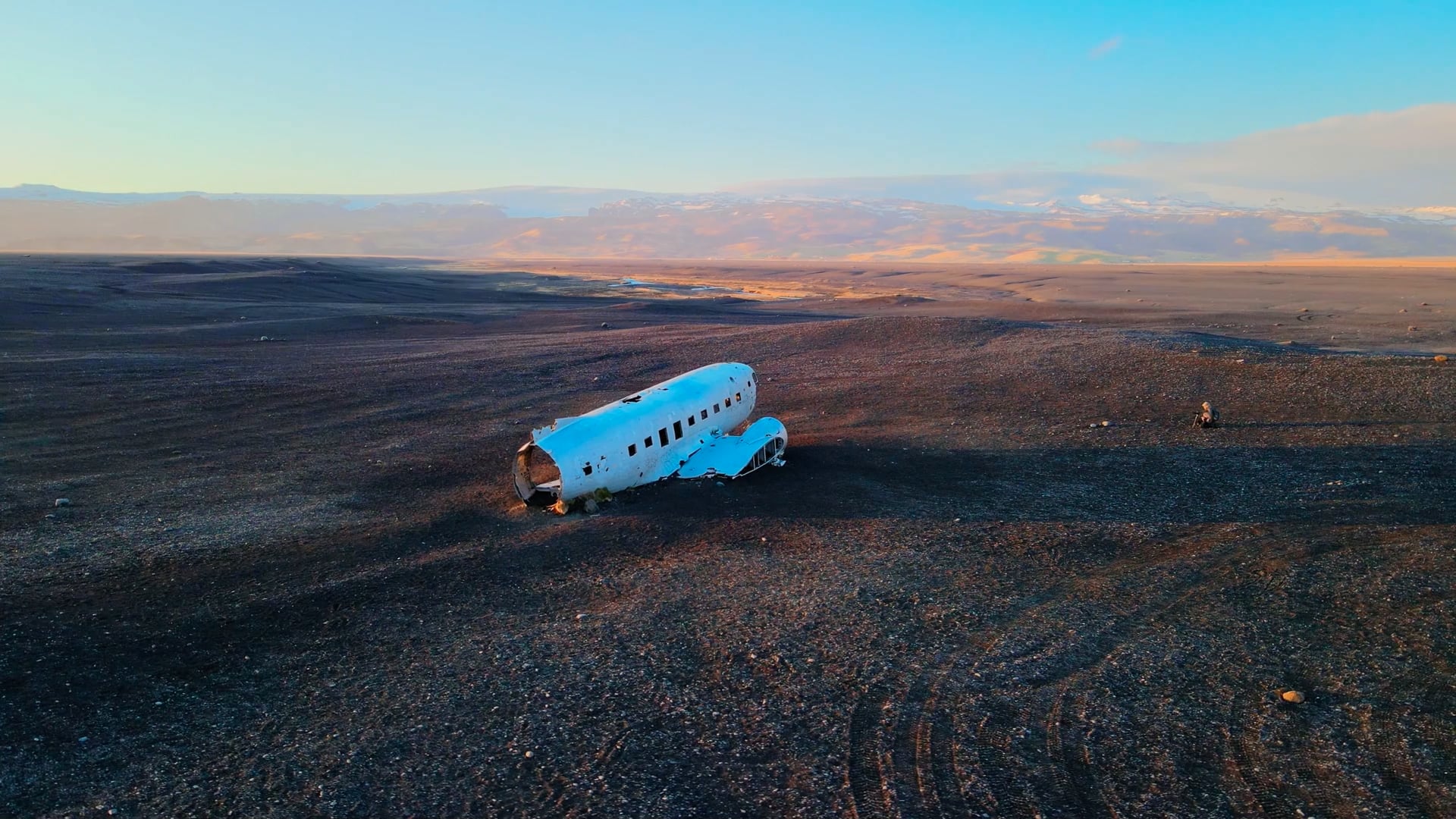 Iceland's Sólheimasandur plane wreck: A drone's eye view - Worldwide