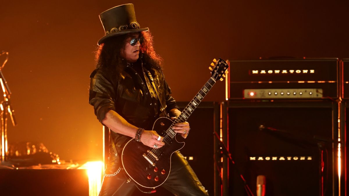 Slash honored with the Les Paul Spirit Award