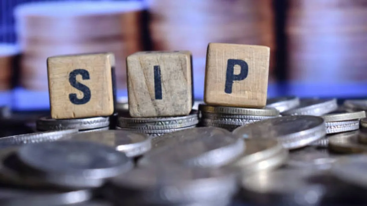 Mutual fund SIP inflows hit record Rs 32,490 crore in September: AMFI data