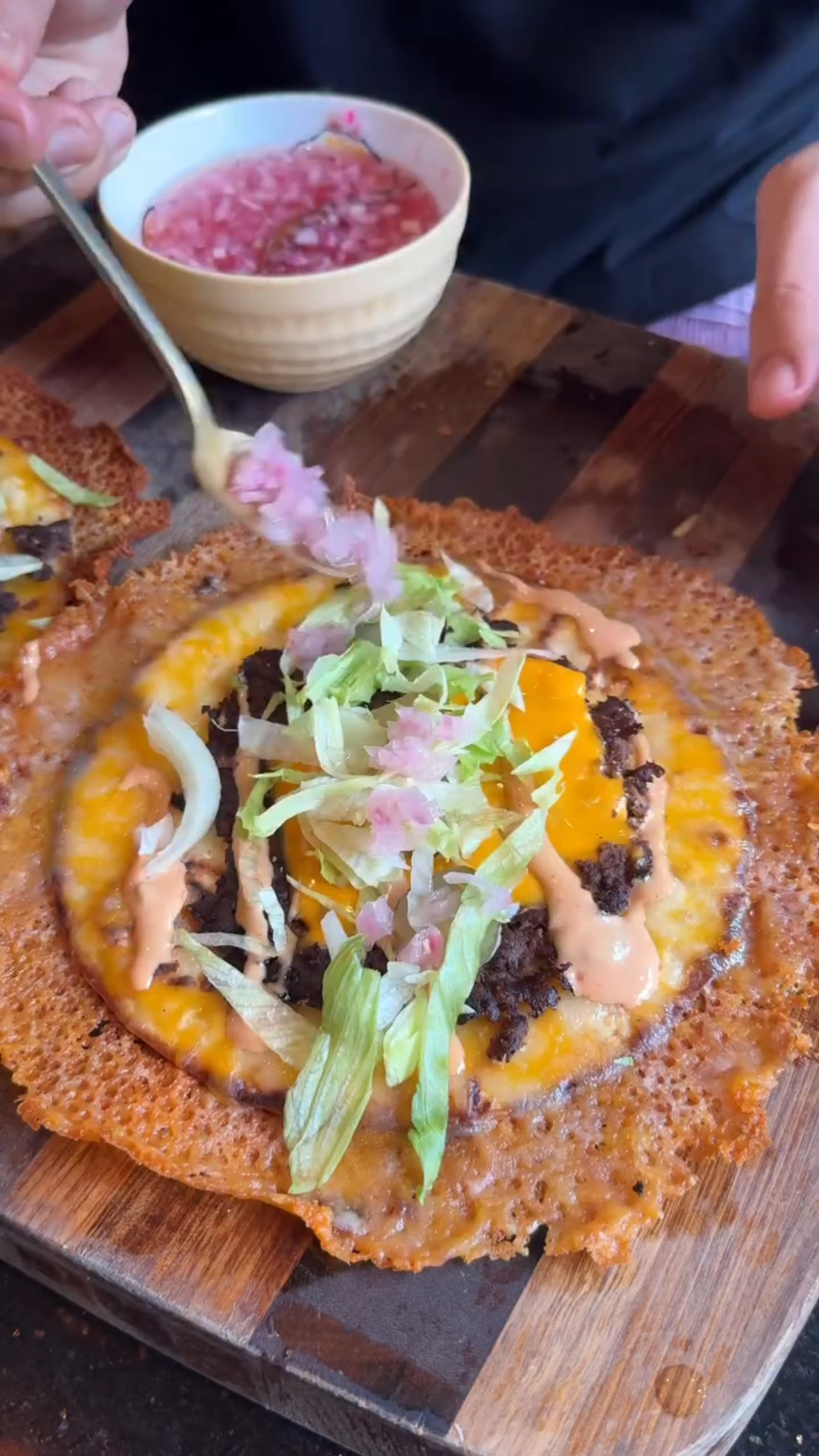 How to make crispy smash burger tacos at home
