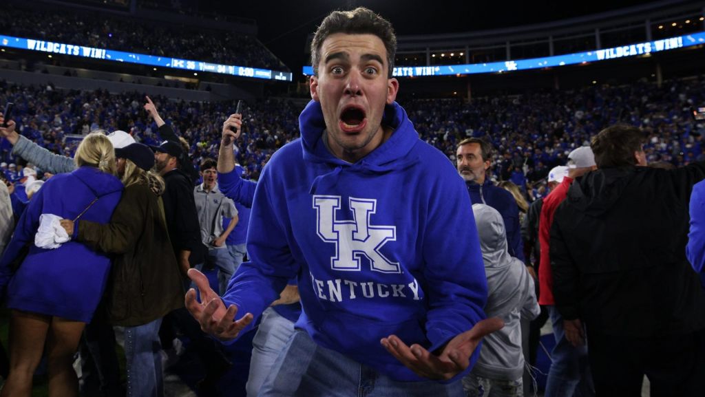 Kentucky will pay LSU $500K SEC field-storming fine