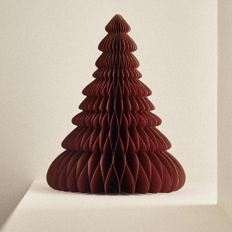 Next supersized the paper Christmas tree trend with its 5ft light-up ...