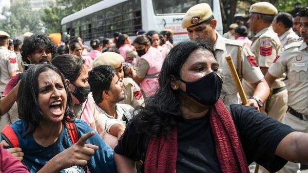 Women protestors manhandled, detained after sunset, claim netizens ...