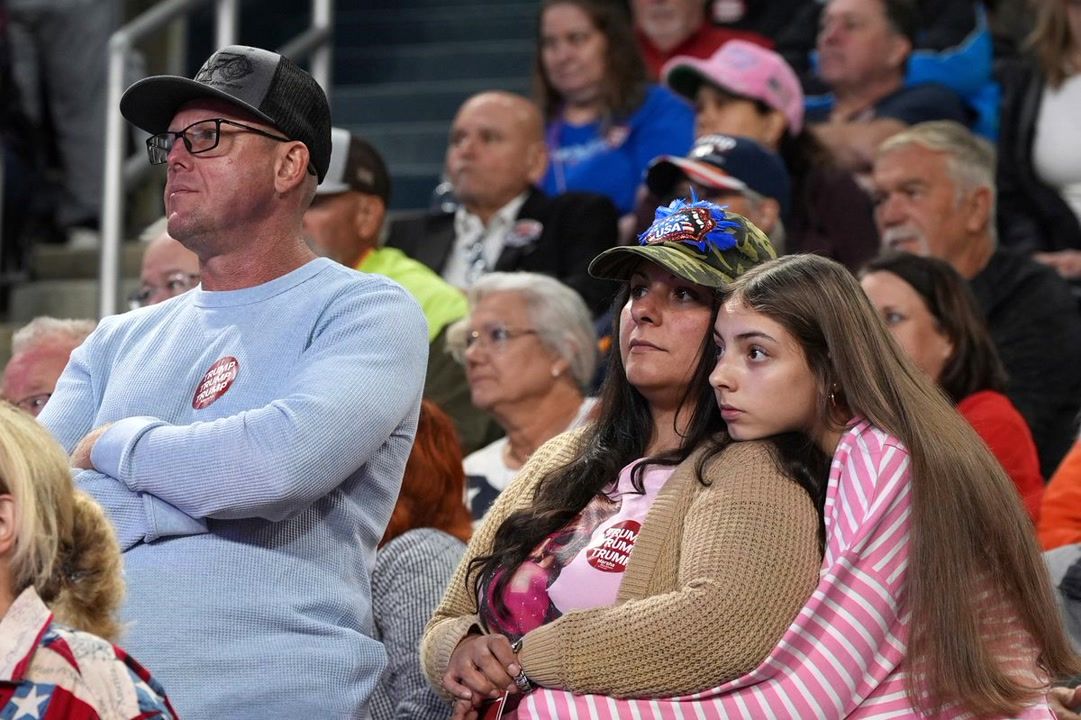 'Sad and disillusioned' Trump fan caught checking watch during ...