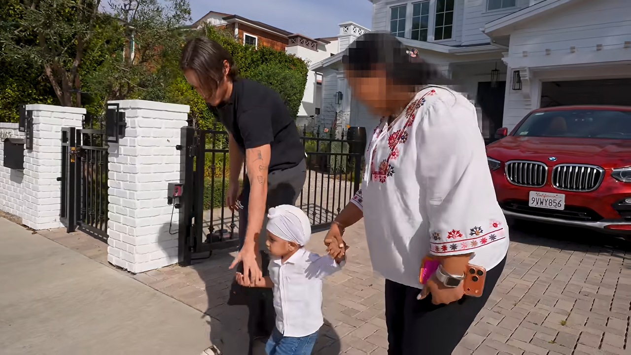 A mom lets 4Fun guys babysit her one-year-old through Facebook Marketplace