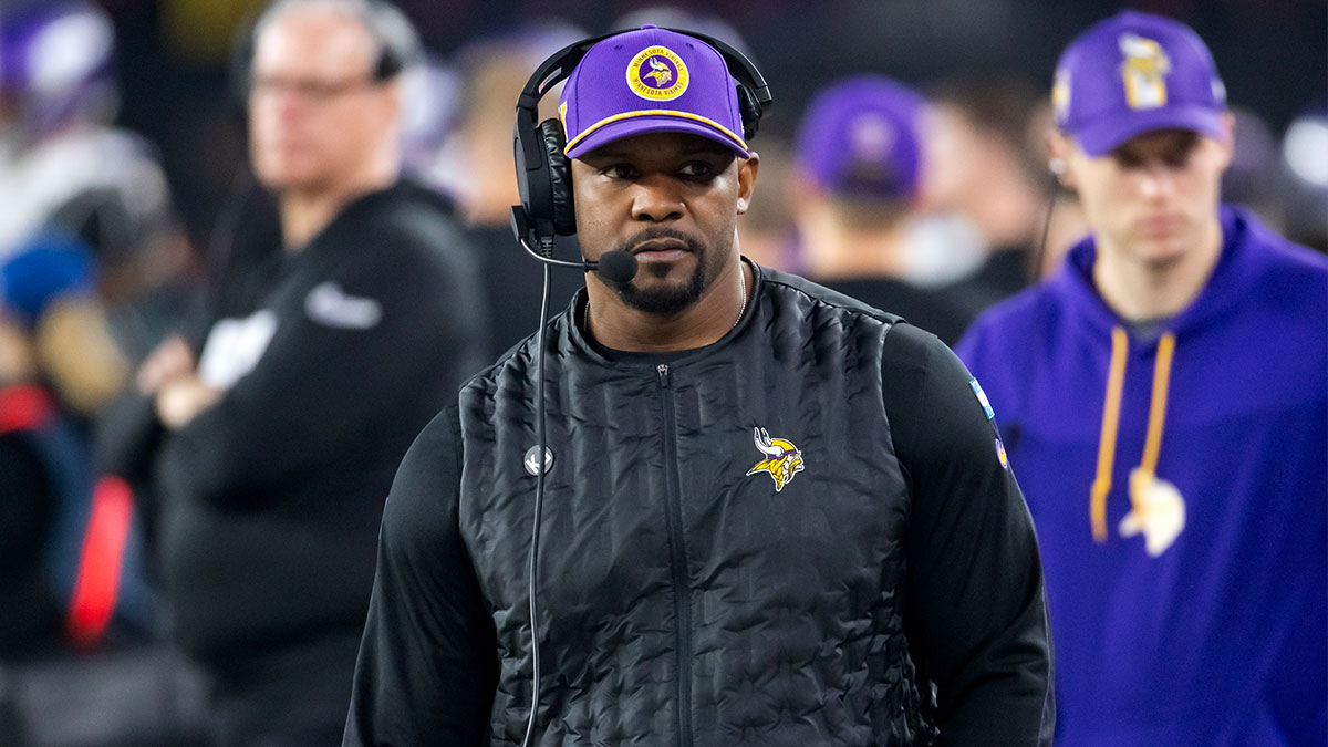 Tip your cap to Vikings’ Brian Flores for these absolutely bonkers 4th ...