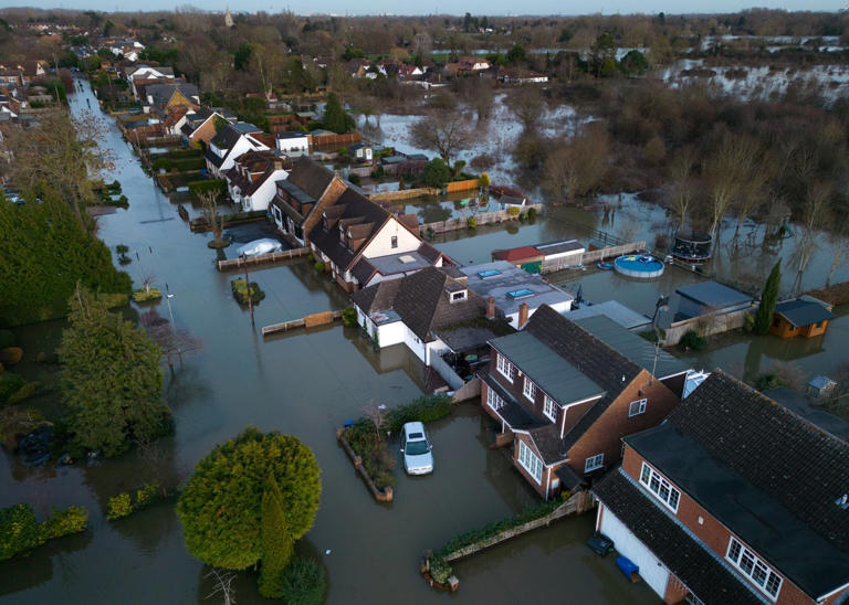 Londoners urged to get flood warnings amid extreme weather fears