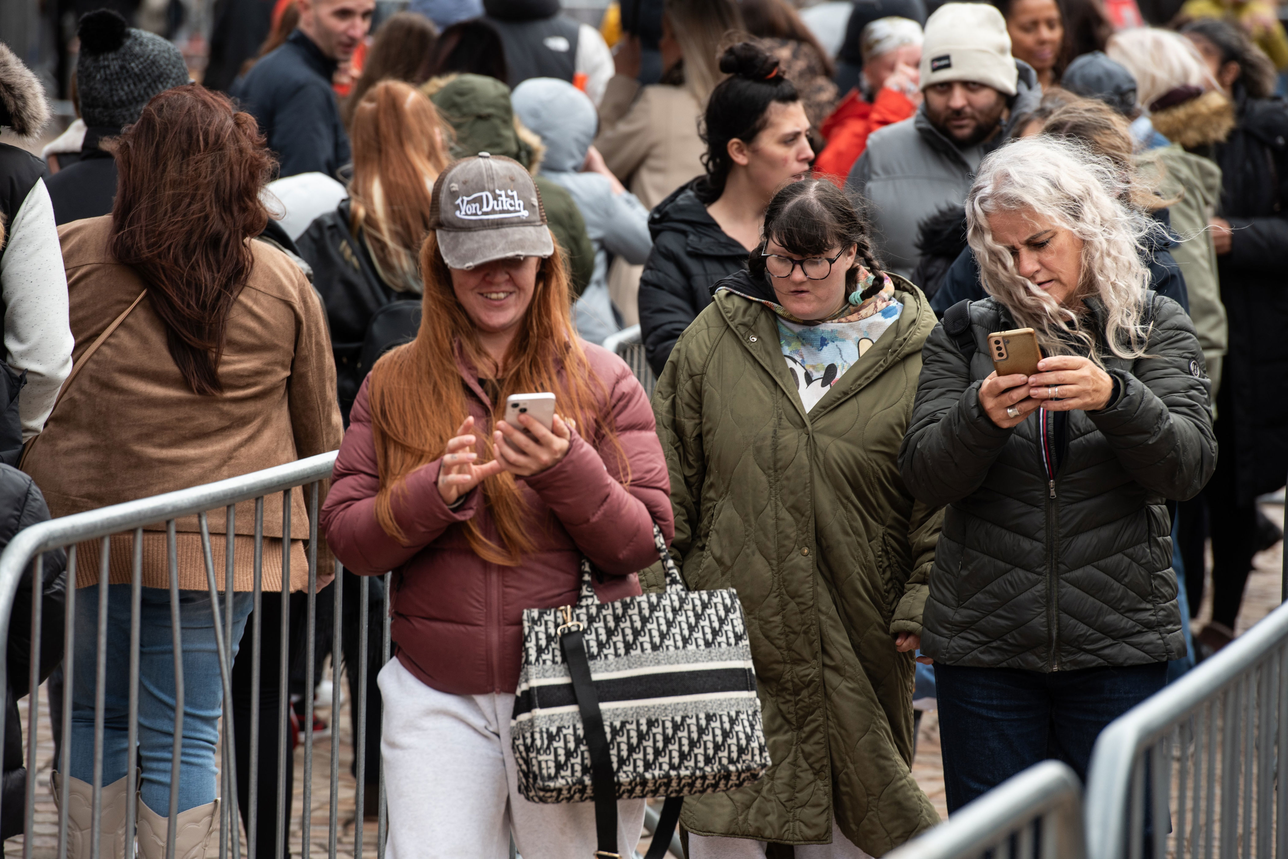 16 exciting shots of Britain's Got Talent fans gathering outside ...