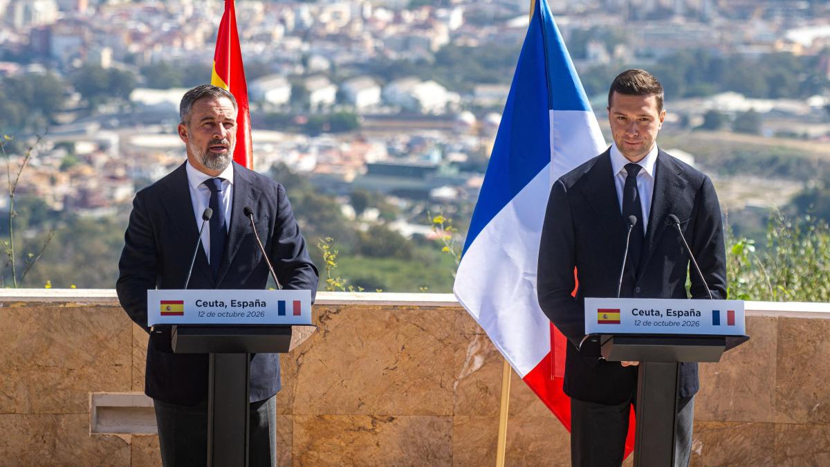 Santiago Abascal celebra en Ceuta junto a Bardella el 12 de octubre