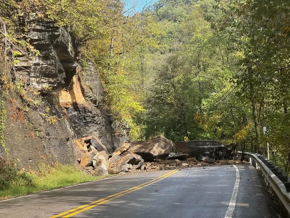 Rockfall shuts down section of US 460 in Pike County