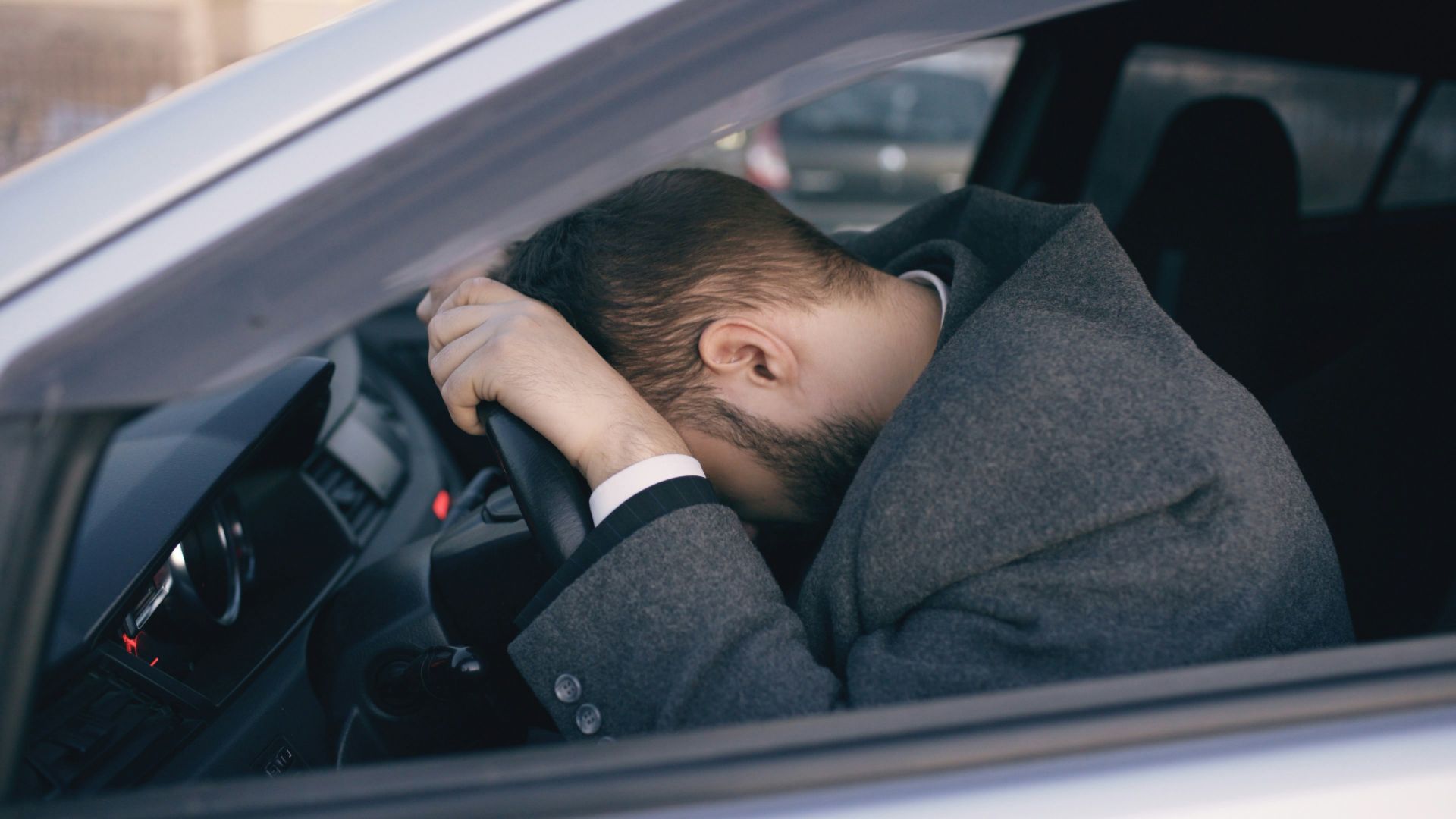 10 thoughts you have when following a student driver & 10 you have as ...