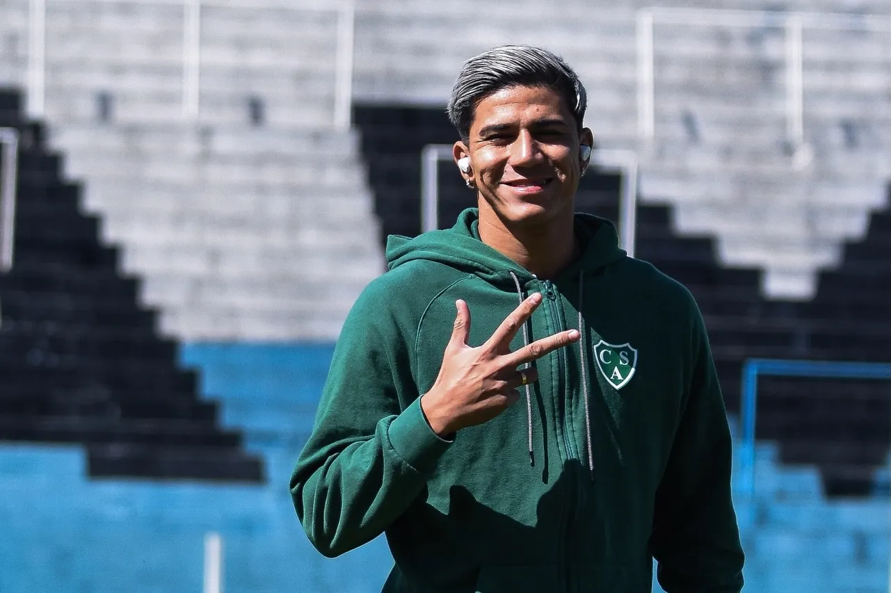 Junior Marabel calentó la previa de Sarmiento vs. River y lanzó una ...