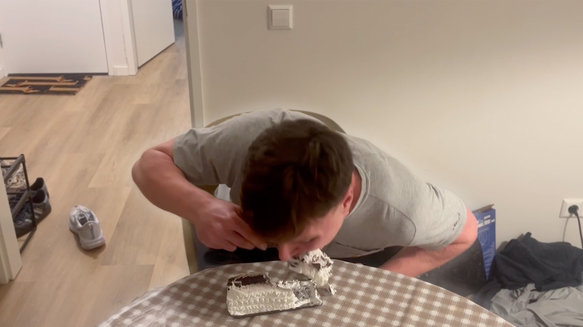 Fastest time to eat a Viennetta® - 1 minutes and 15.30 seconds by Rory ...