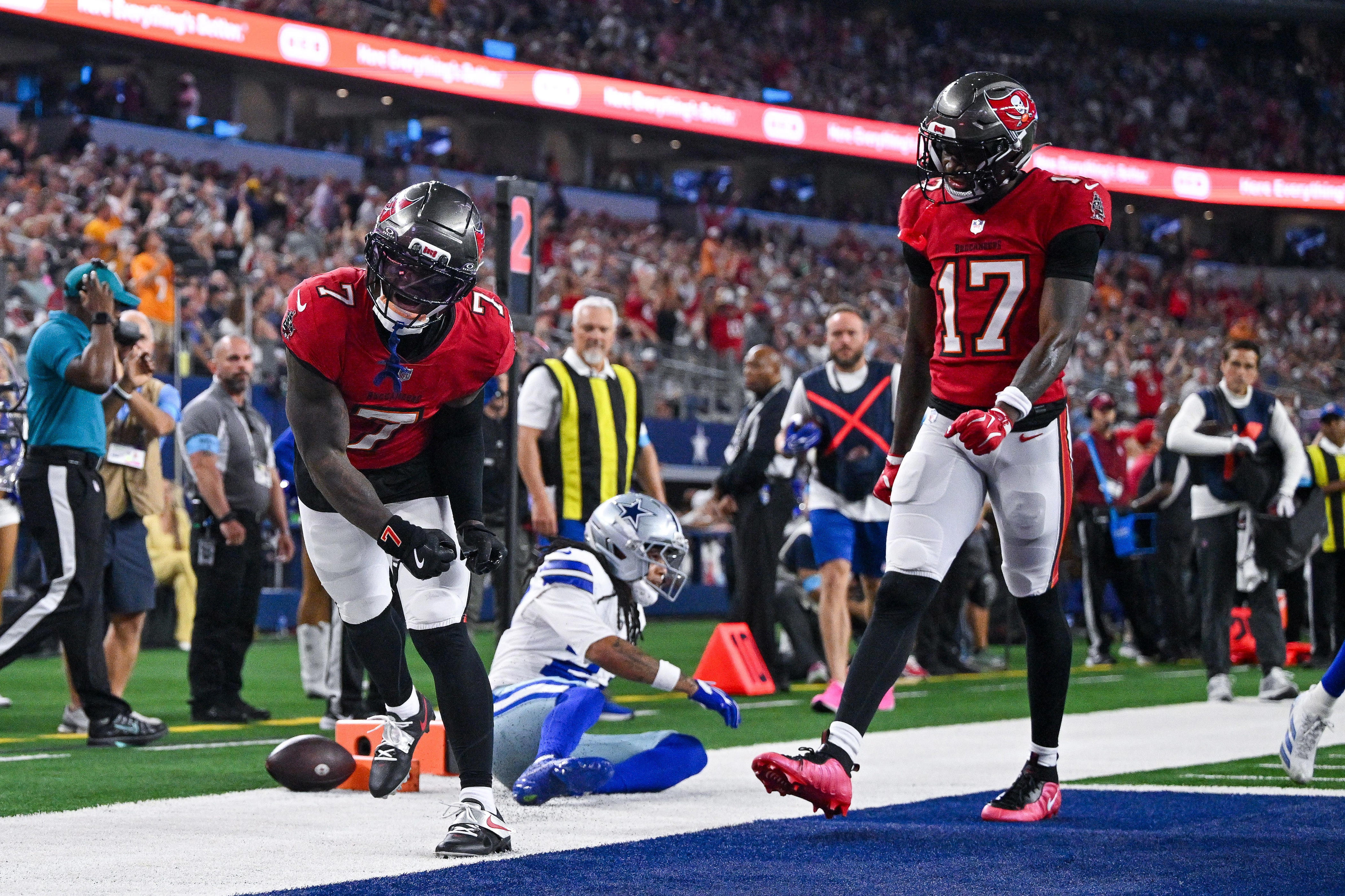 Jalon Daniels leads Bucs to big upset in Dallas