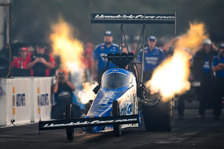 Women outpace men in 550 km/h drag racing