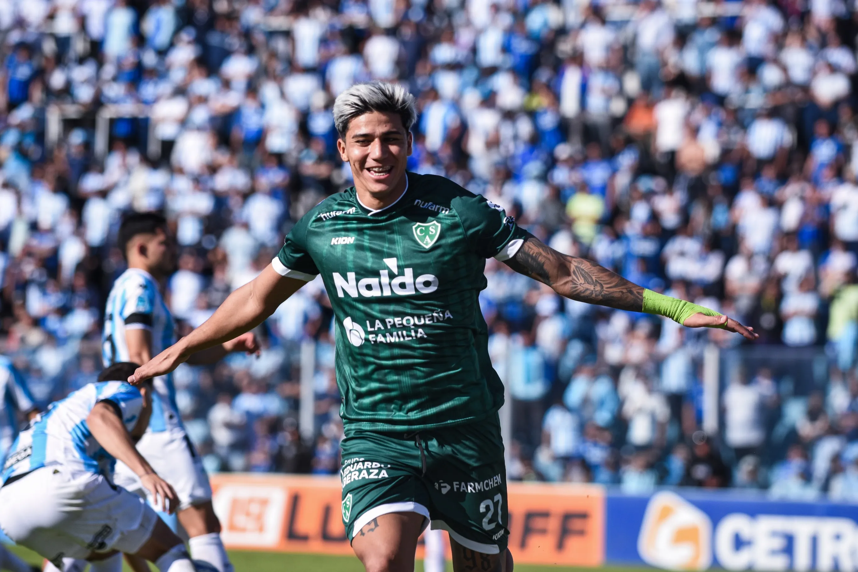 Junior Marabel calentó la previa de Sarmiento vs. River y lanzó una ...