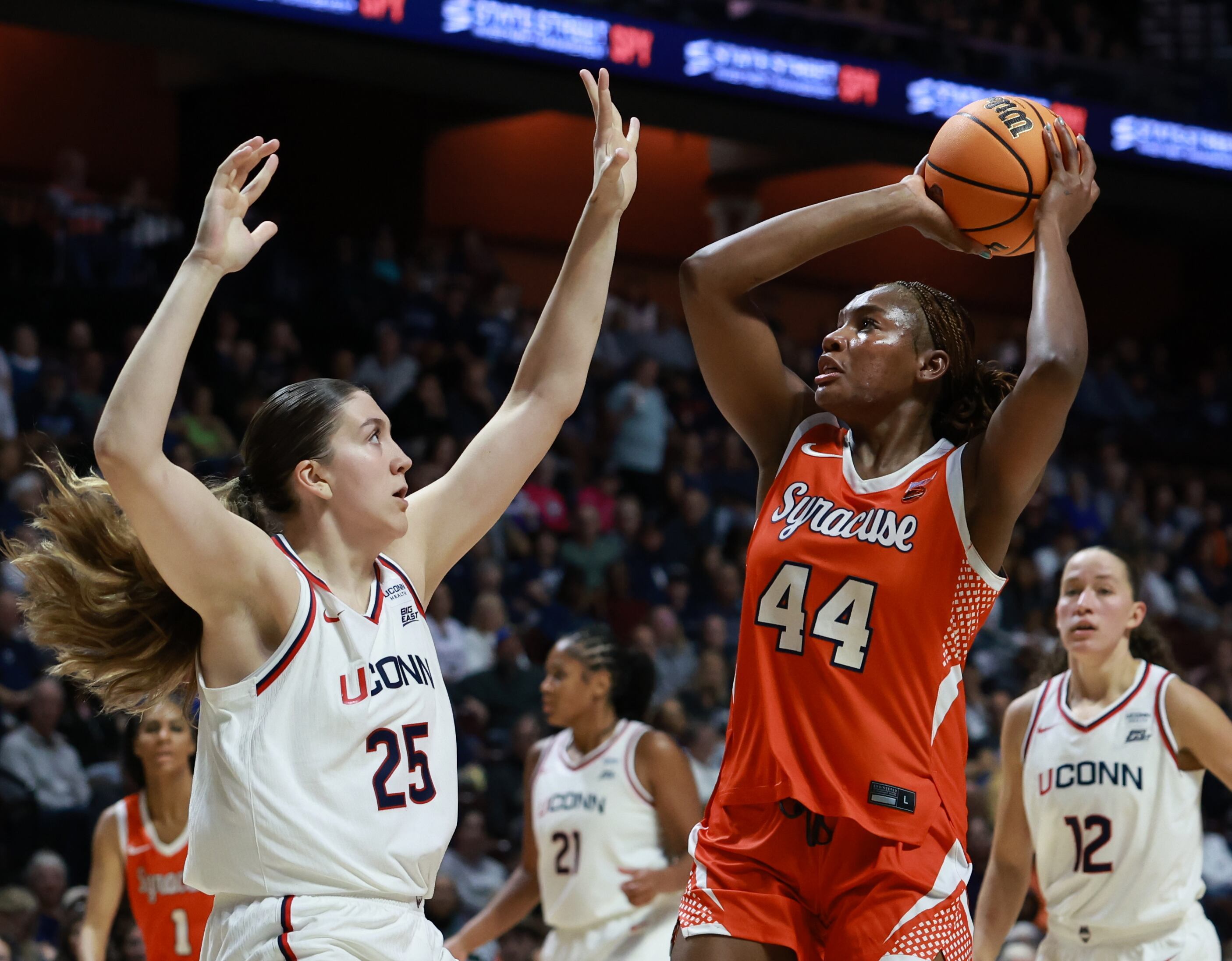 Syracuse women's basketball hangs around early before UConn pulls away: Final score, recap, photos