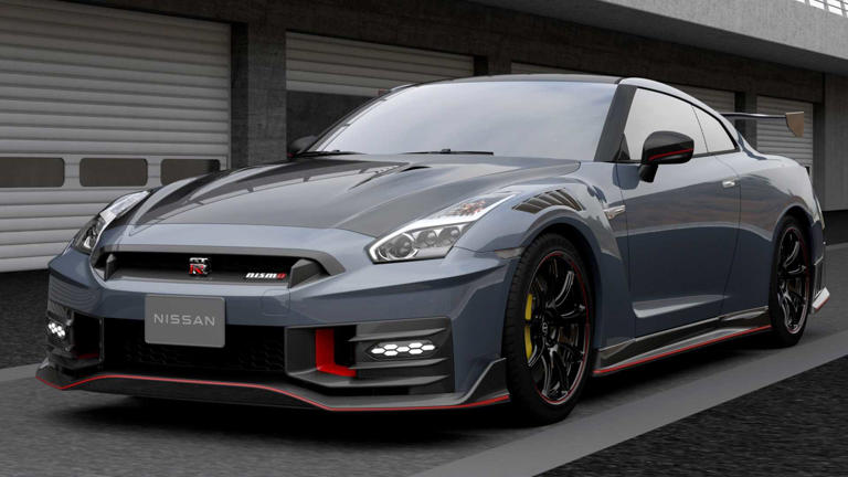Godzilla outlived them all - the R35 Nissan GT-R outlived the Huracán ...