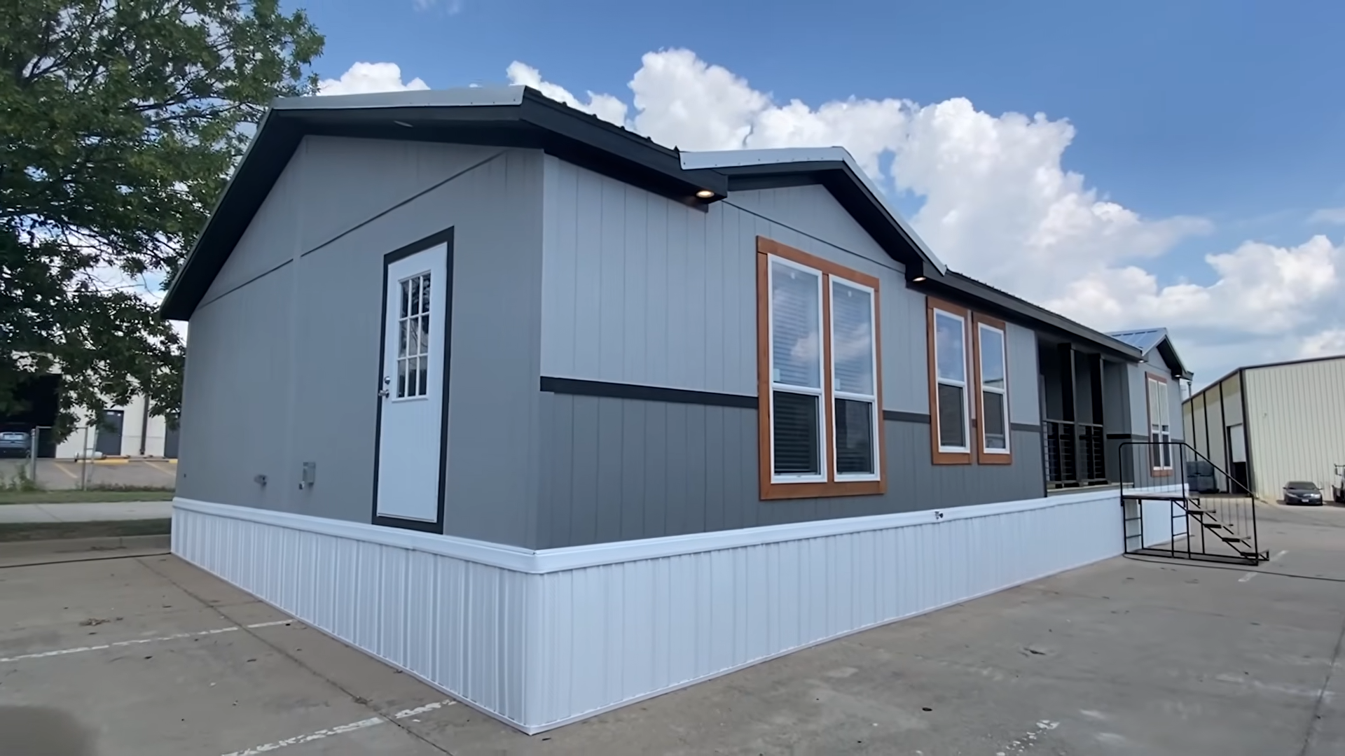 Fresh out of the factory! This new mobile home is stunning!