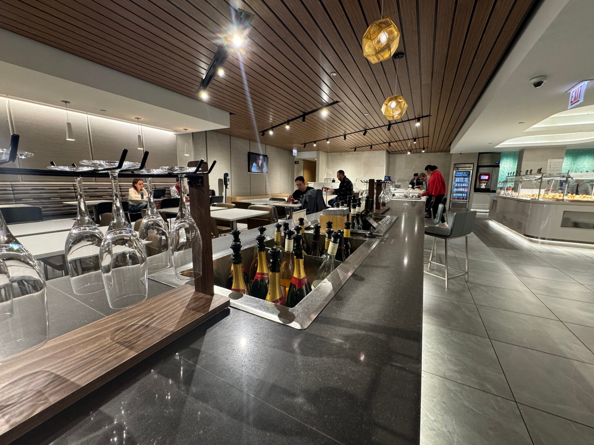 American Airlines is offering Executive Platinum status for 50,000 ...