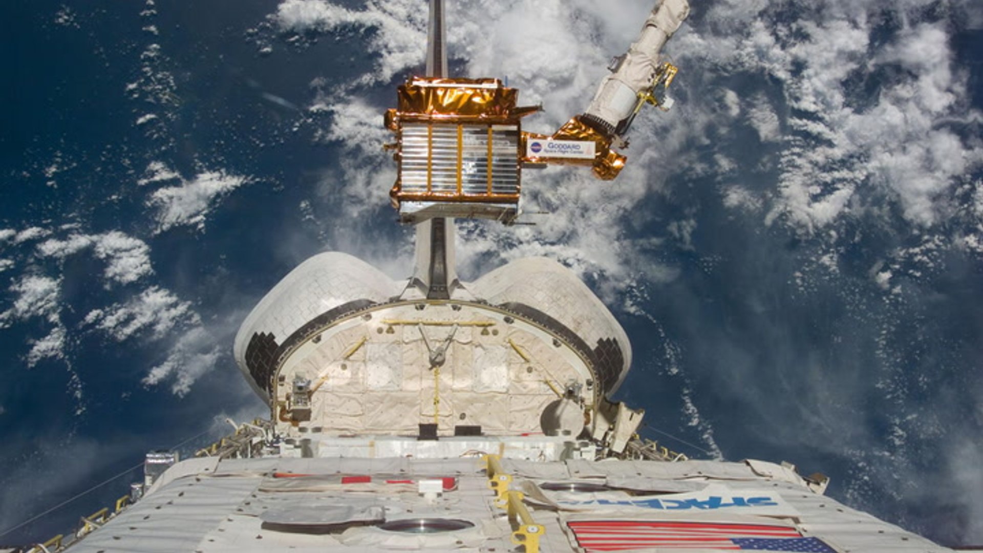 Flashback - Space shuttle snags a spinning satellite with Canadarm
