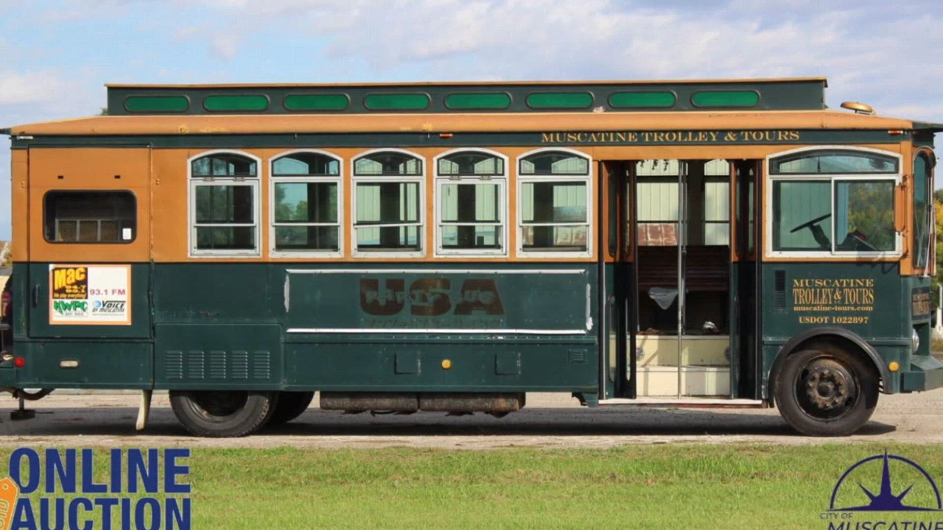 Muscatine auctioning off historic trolley