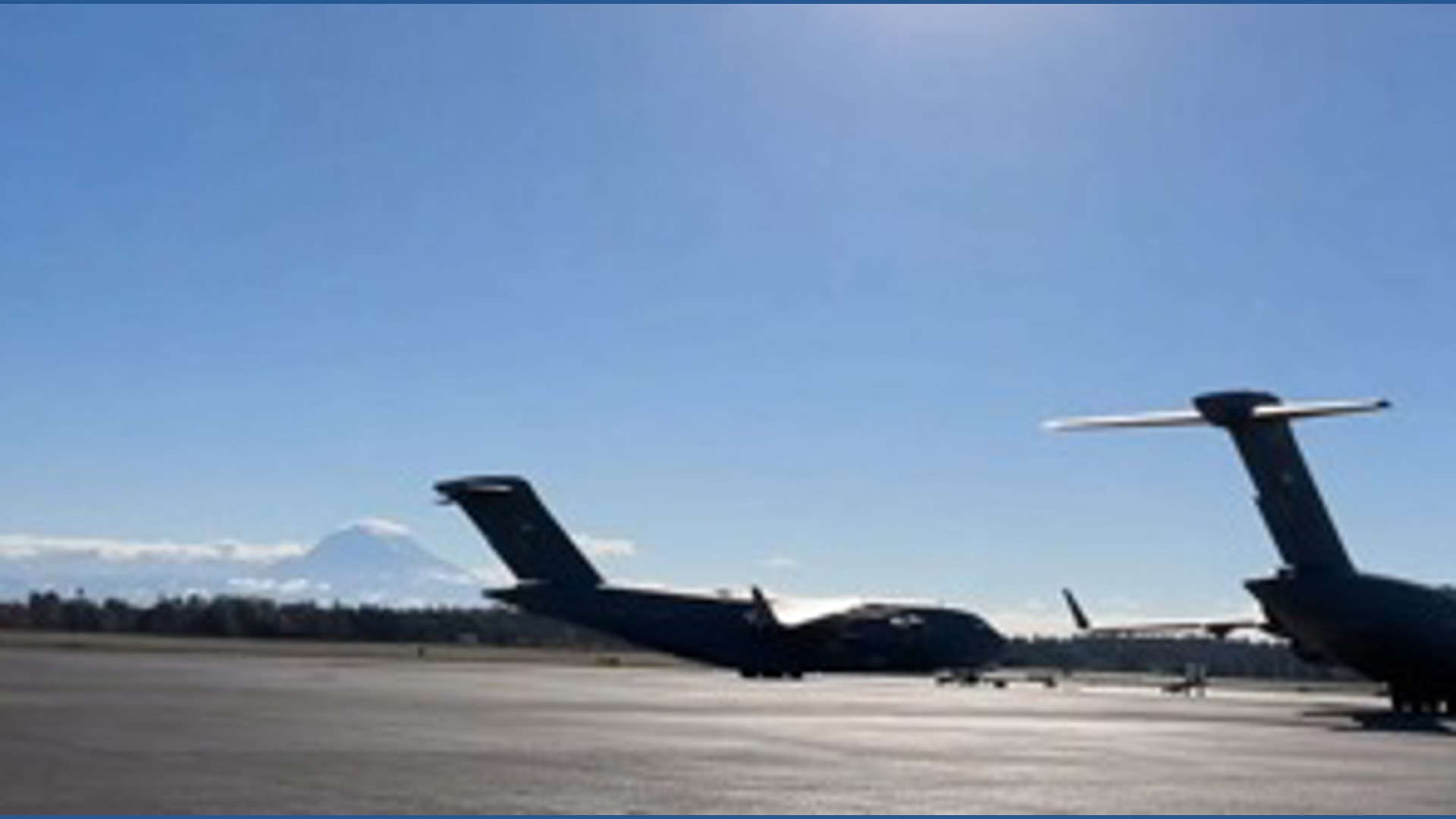 C-17 does flyover Lumen for Seahawks game