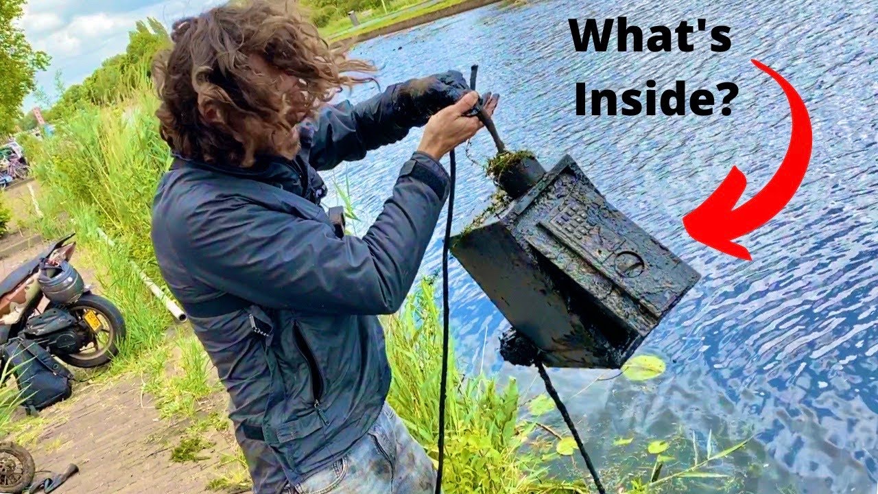 River magnet fishing: dozens of safes 🧲