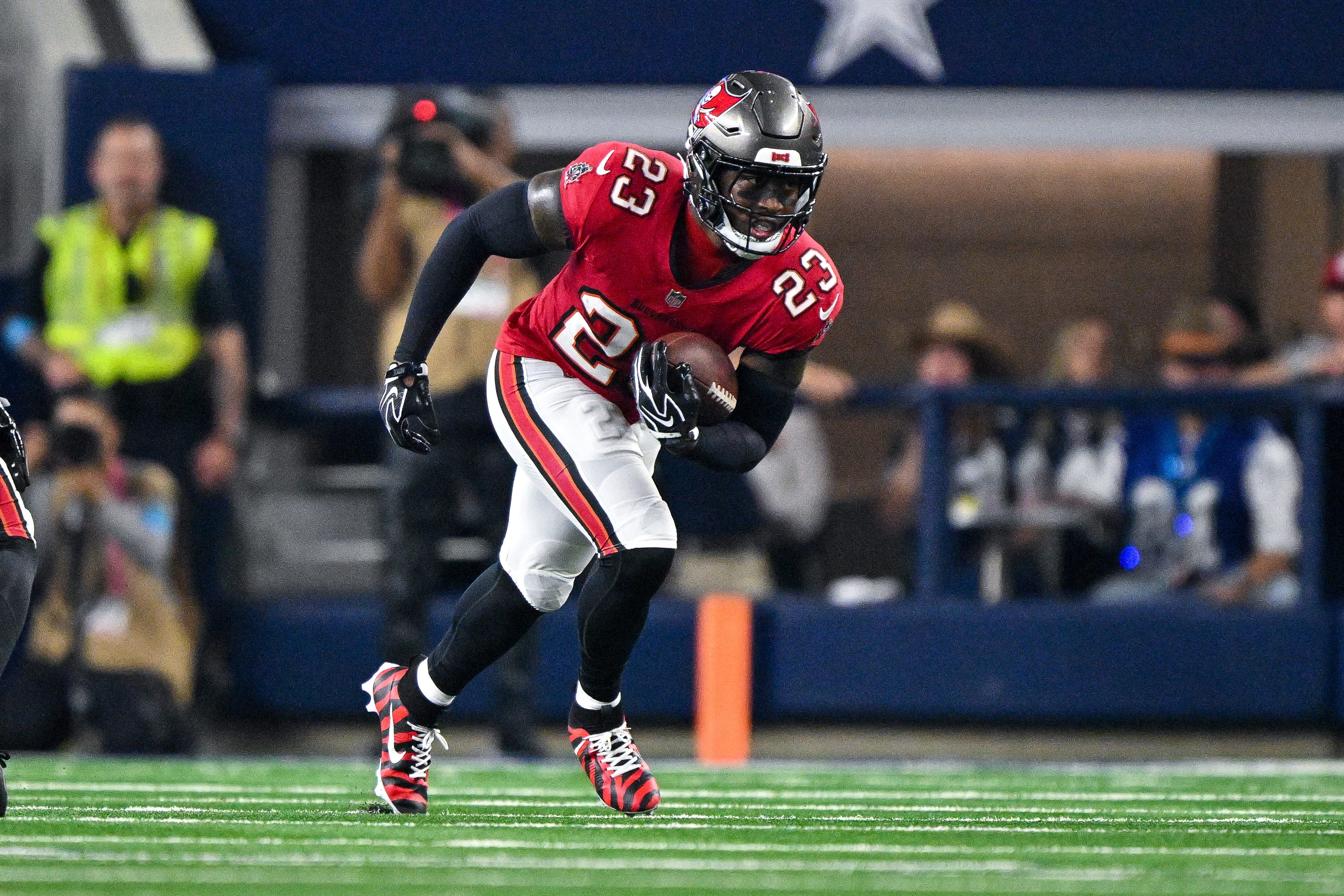 Tykee Smith lives up to Lavonte David's high praise