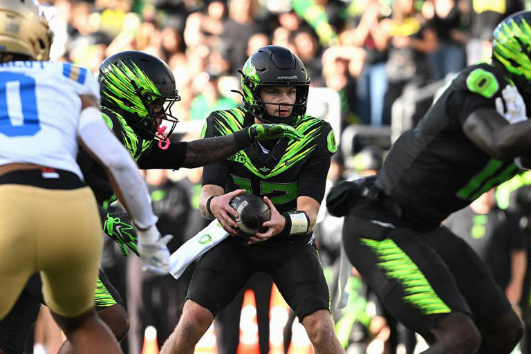 Quarterback Brock Thomas defends Dylan Raiola after UCLA upset