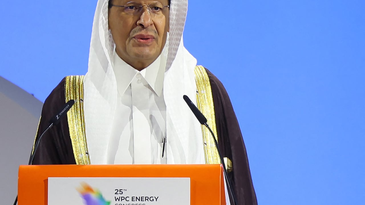 Saudis plan more oil pipe capacity for export resilience