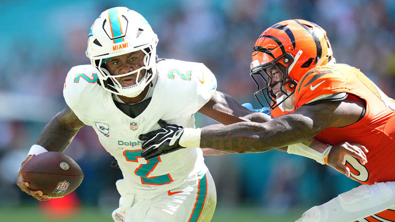 Dolphins’ Jeff Hafley giving no thought to benching Malik Willis ...
