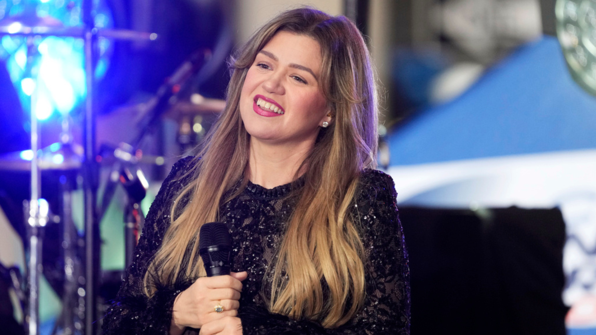 Kelly Clarkson, Brooklyn store clash over $15,000 mechanical bird price tag