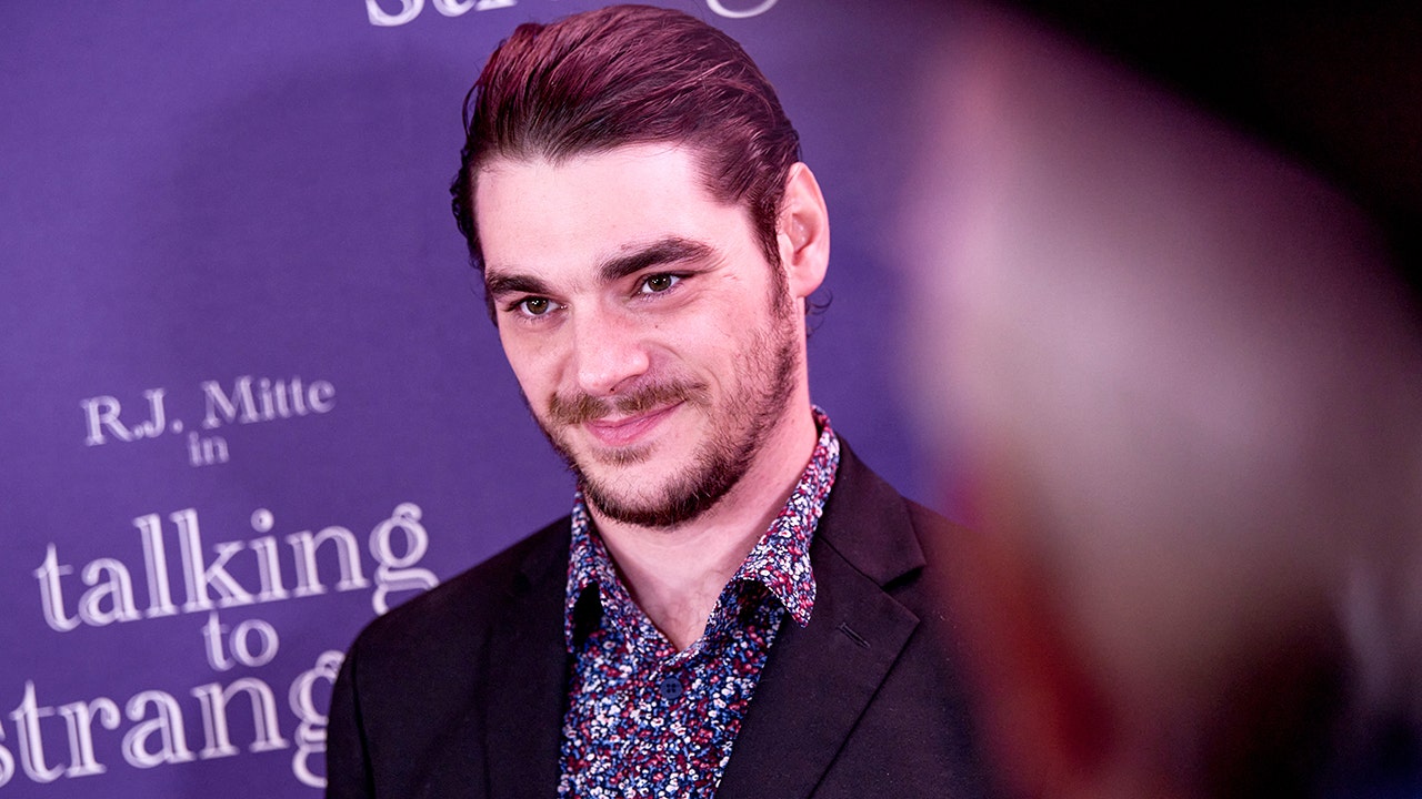 RJ Mitte, 'Breaking Bad' actor who played Walter White Jr., dies at 34