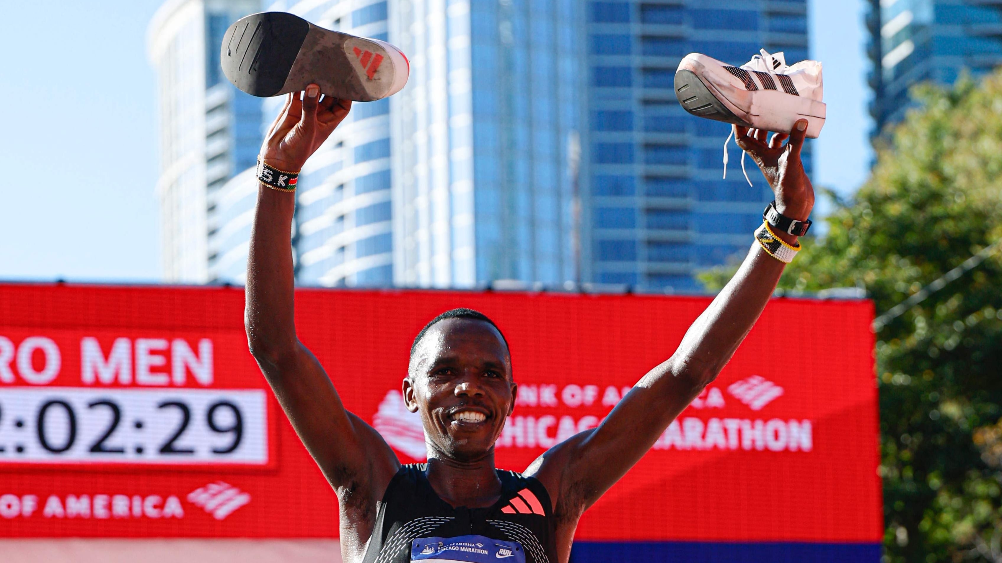 Adidas smiles as Nike's Chicago Marathon comeback fails