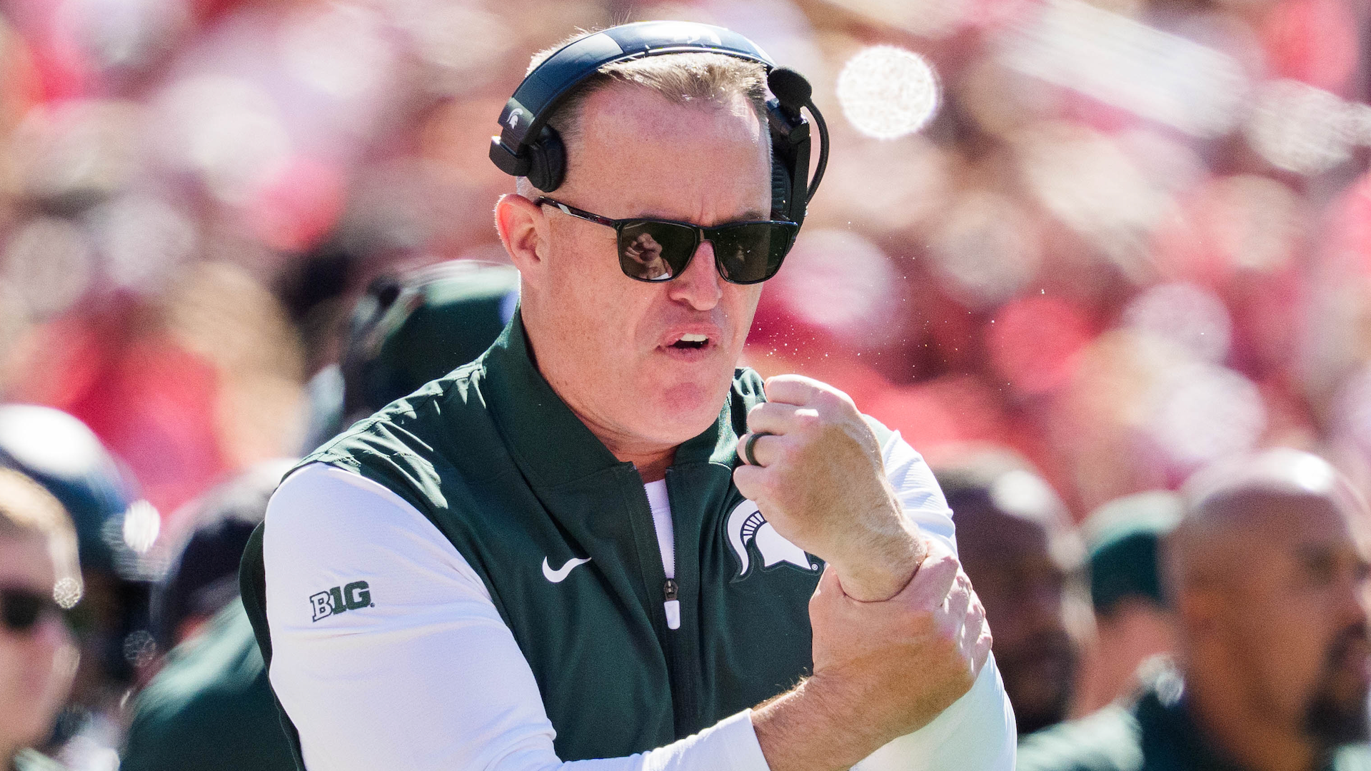 Michigan State coach Pat Fitzgerald apologizes for middle finger ...