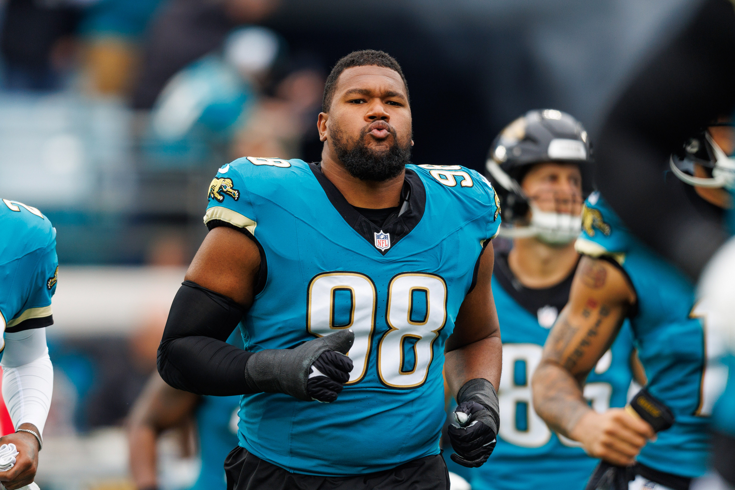 Giants work out Yannick Ngakoue, to sign Dawuane Smoot