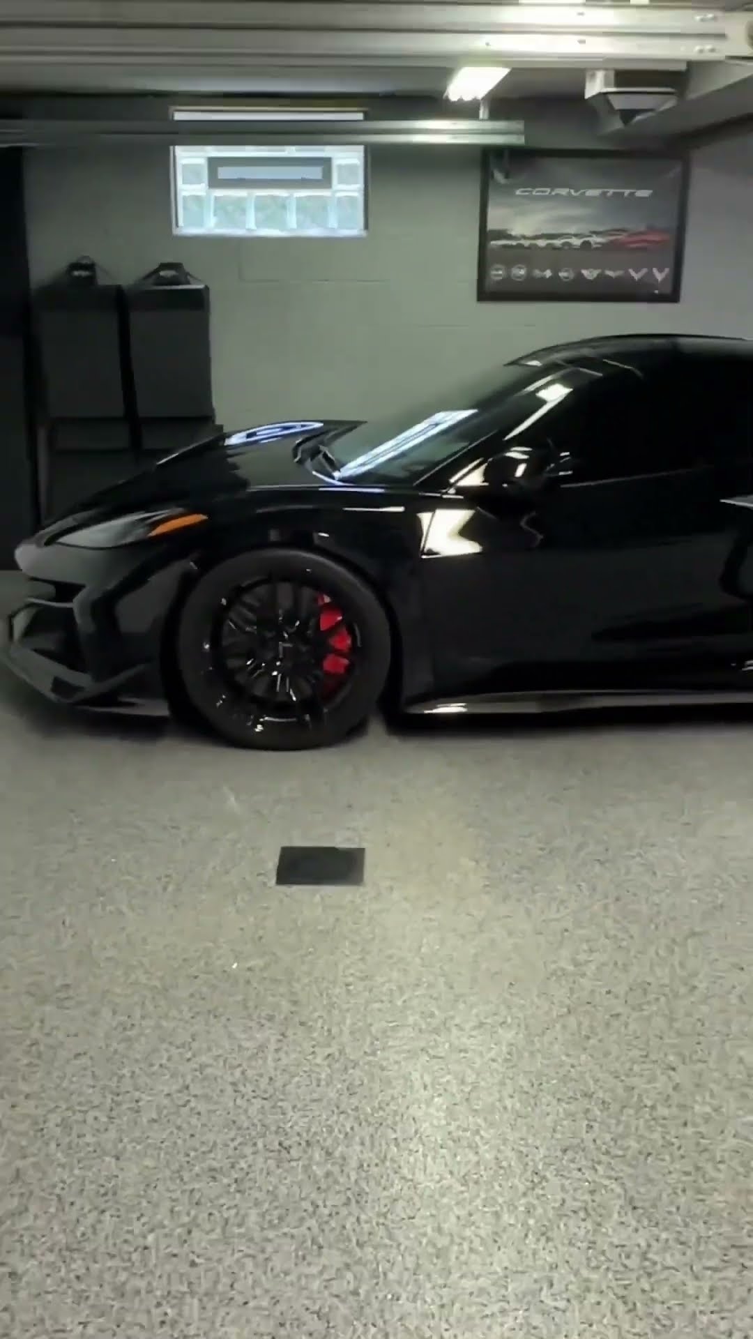 The C8 Corvette Z06 is looking 🔥🔥🔥 in my garage!