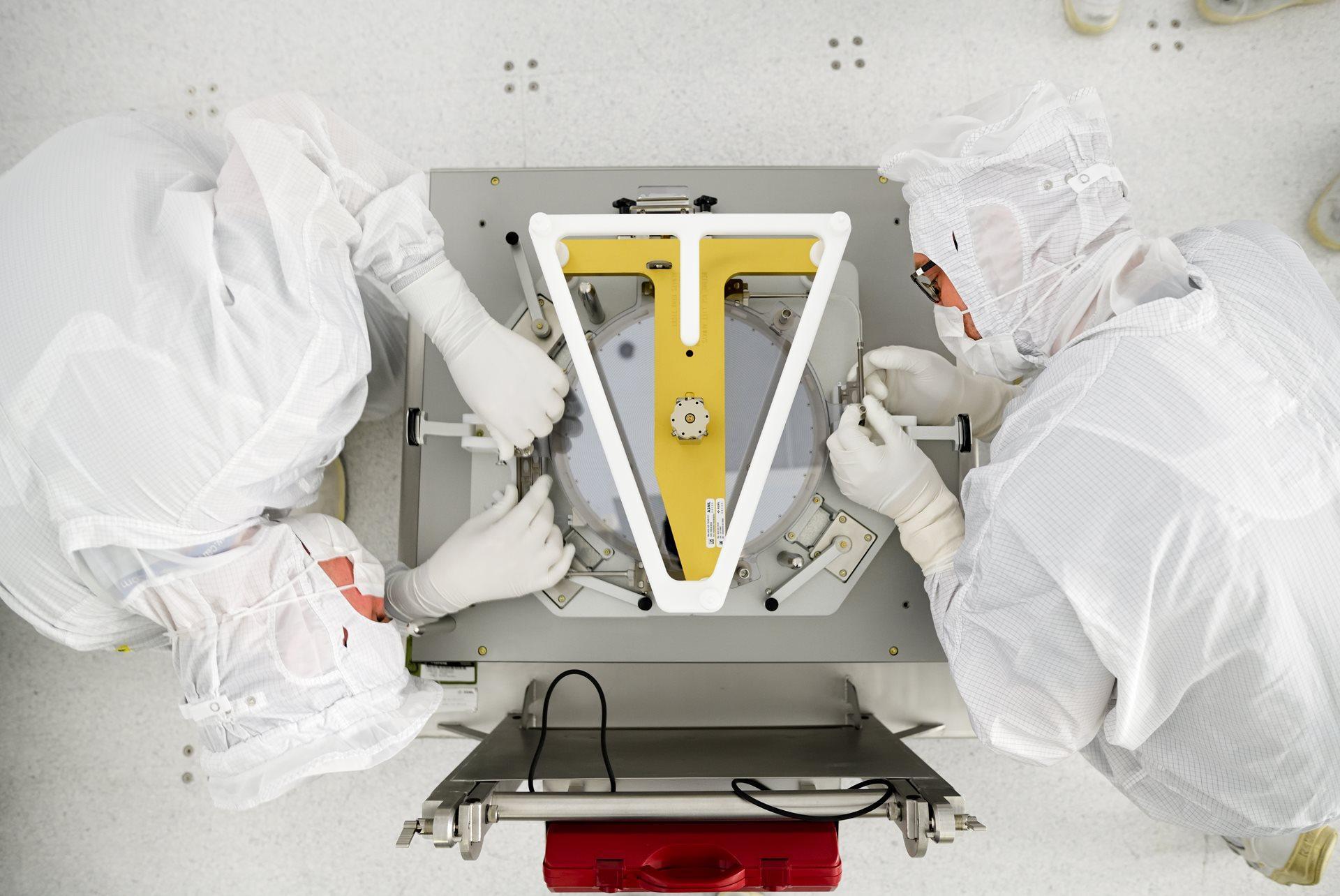 ASML forces first-ever blanket parts hike on Samsung and SK Hynix from ...