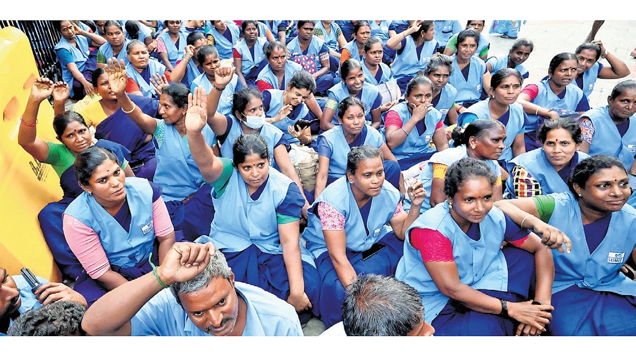 Hospital workers in Chennai protesting for job regularisation detained